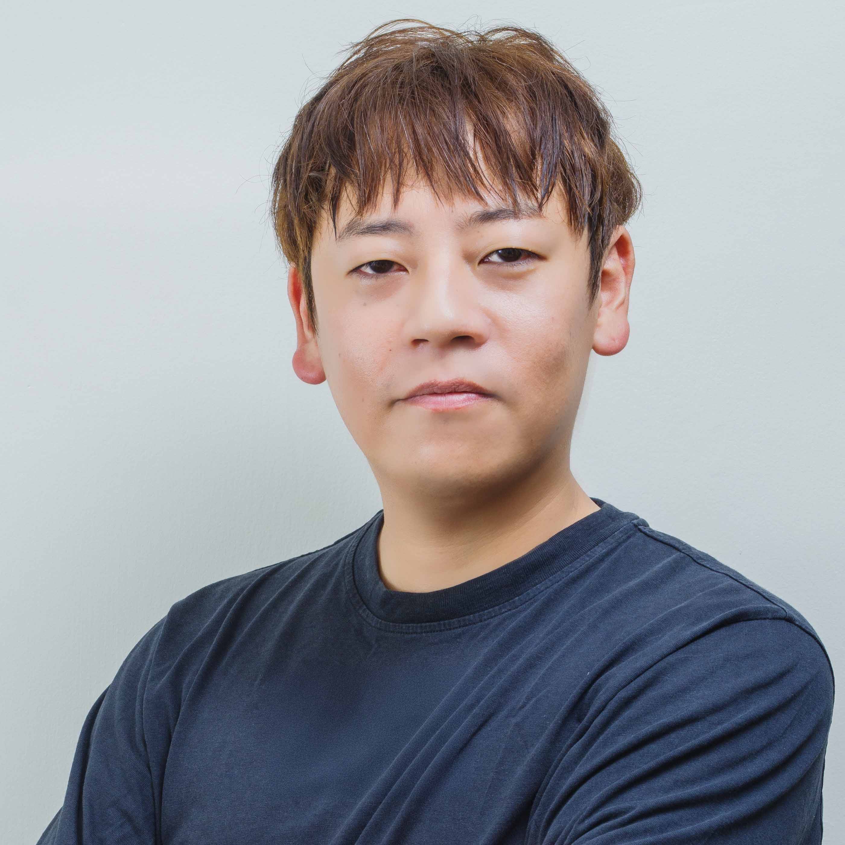 中庭 英雄